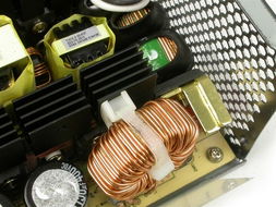 安耐美魔族82 模塊高效525w 電源評(píng)測(cè) 高效能設(shè)計(jì)助你暢享游戲體驗(yàn)